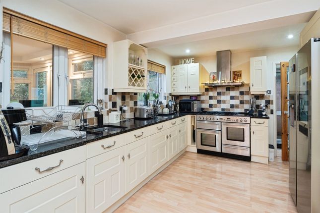 5, Hazelwood Close, Tunbridge Wells photo 2