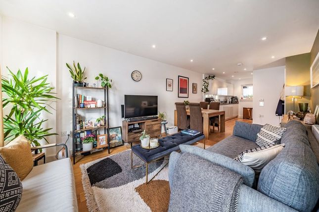 Flat for sale in 10 Fairbourne Road, Clapham, London
