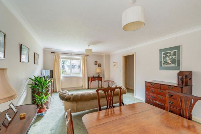 20 Bishopsgate Walk, Chichester photo 2