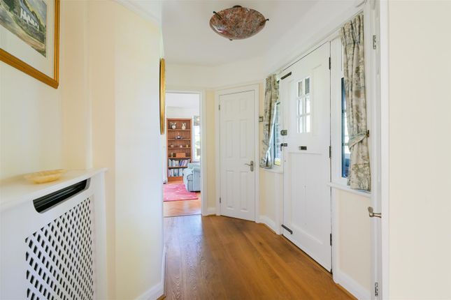 3, White Beam Way, Tadworth photo 4