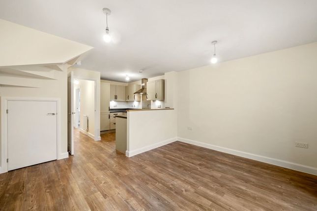 131, White Lias Way, Leamington Spa photo 3