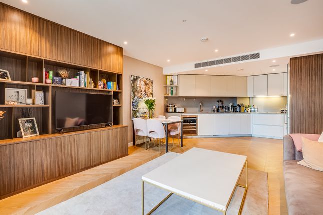 Flat for sale in Buckingham Gate, London