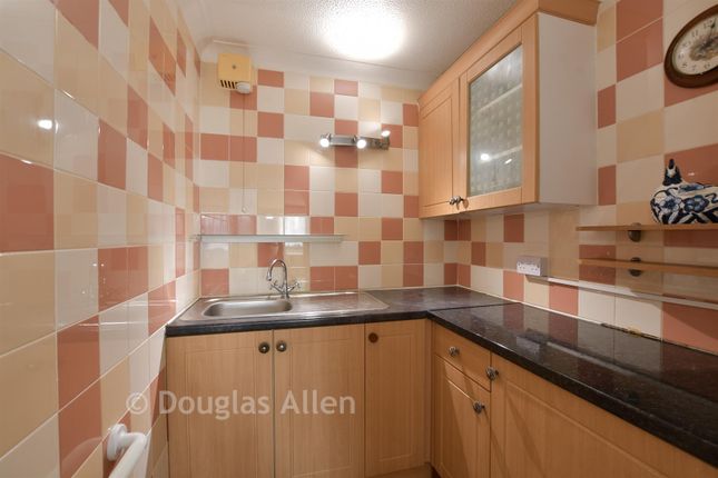 1-bed flat on Homeholly House, Church End Lane, Wickford, £105,000