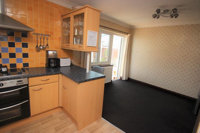 Detached house to rent in Badgers Way, Thundersley, Essex