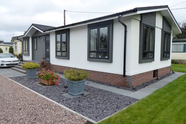 2 Bed Mobile/park Home For Sale In Western Park, Elton Lane 
