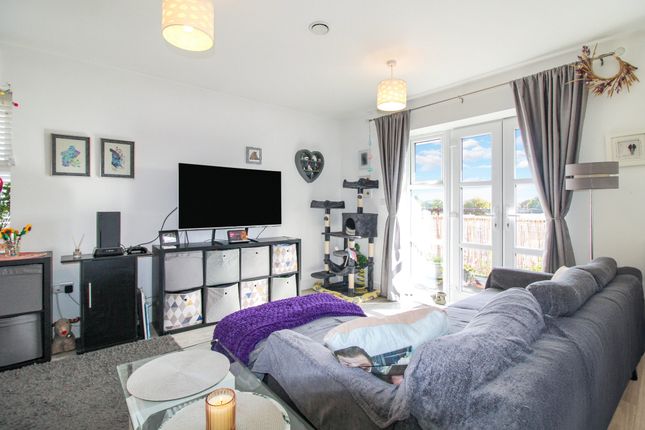 13, Lewis House, Farnborough photo 4