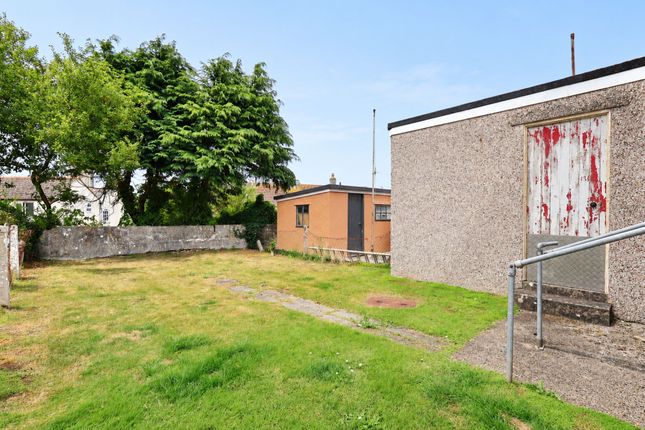24 Mount Batten Close, Newquay photo 2