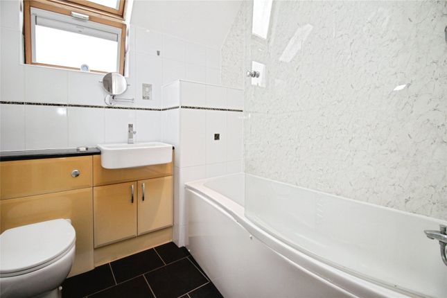 5, Hazel Close, Basildon photo 5