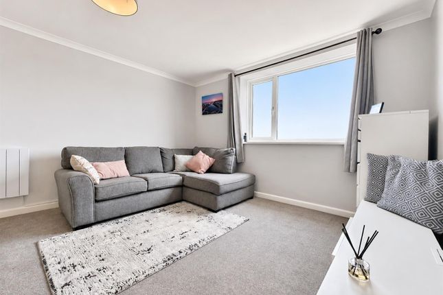4 Kelvin Court, Overgang Road, Brixham photo 2