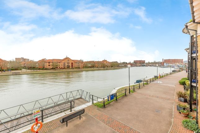 Flat for sale in Pooles Wharf Court, Bristol