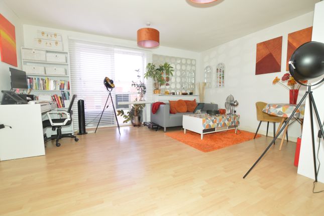 24, Albatross Close, London photo 2