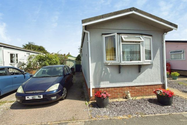 2-bed caravan on 52 Beach Farm Residential Park, Arbor Lane, Lowestoft, £70,000