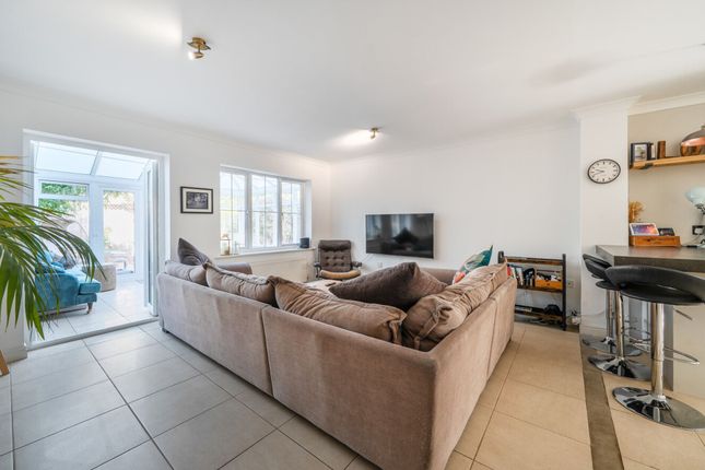 53 Caspian Close, Chichester photo 4