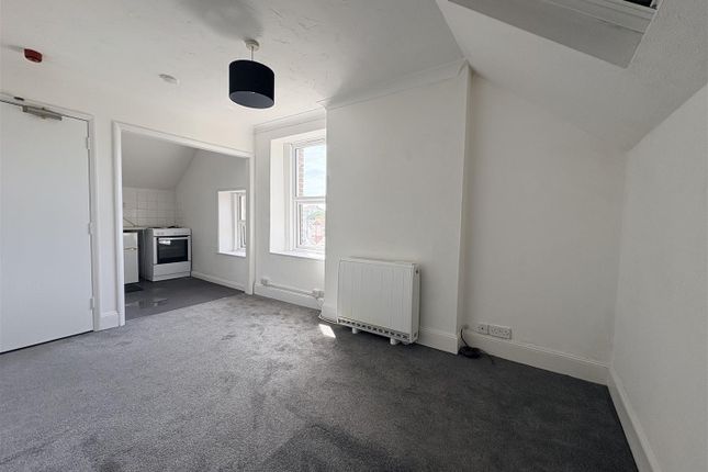 Studio flat on 13 Argyle, Norfolk Square, Bognor Regis, £675/mo