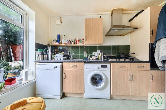 64, Ellis Road, Coulsdon photo 4