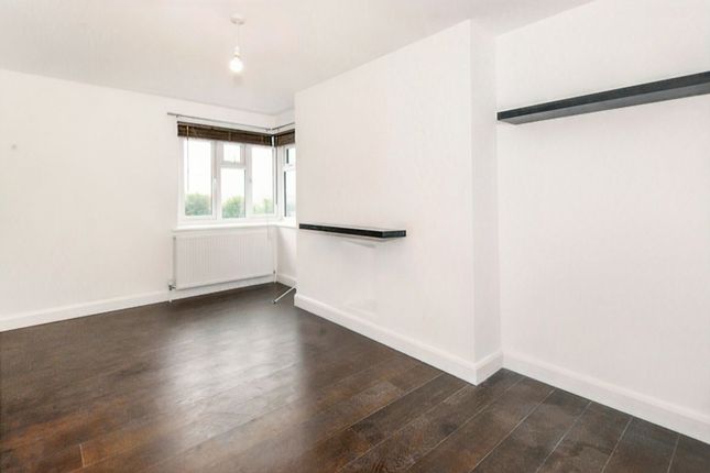 Thumbnail Flat for sale in Fairfield Street, Wandsworth Town
