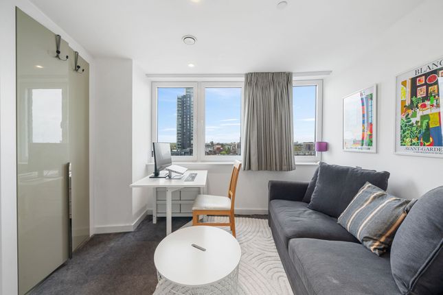 Flat to rent in Eagle Point, City Road, London