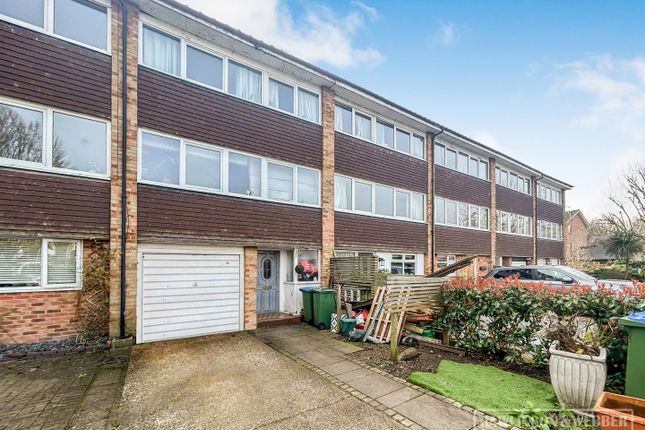 Town house for sale in Victoria Avenue, West Molesey