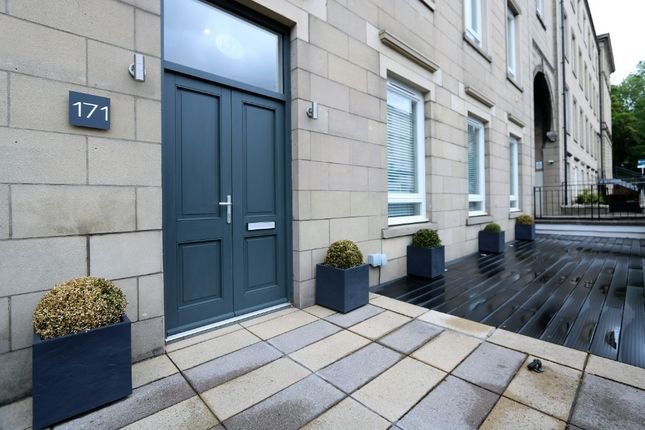 3-bed flat on Elderslie Street, Glasgow, £4,495/mo