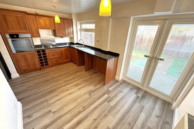 6, Brinkhill Walk, Corby photo 3