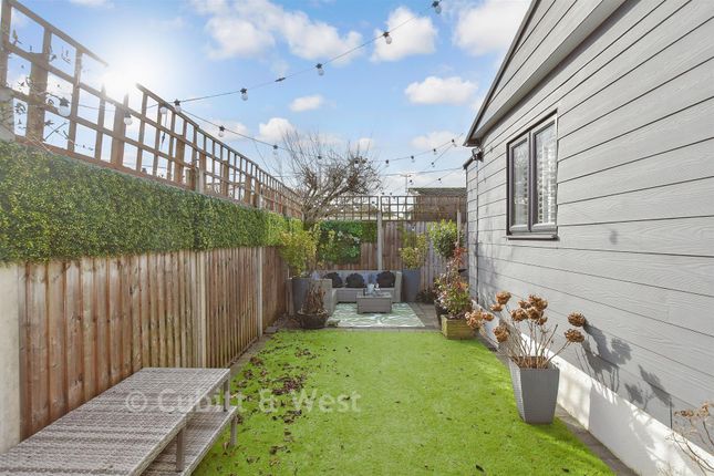 2-bed caravan on 9, Nutbourne Park, Chichester, £240,000