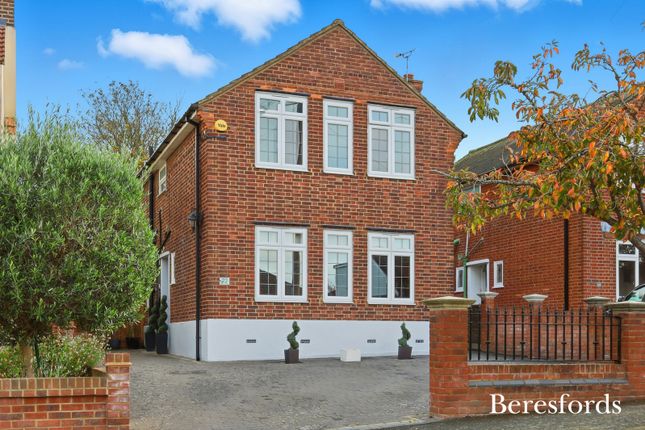 22, Lime Avenue, Upminster photo 2