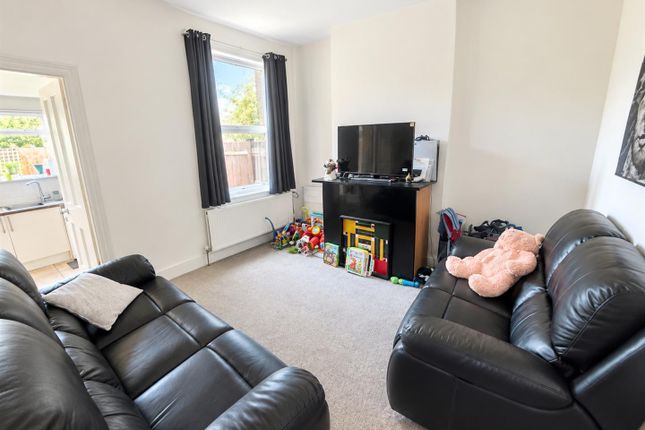 7, Spencer Road, Mitcham photo 2