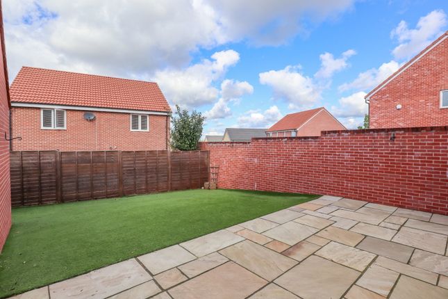 Cavendish Close, Calne photo 4