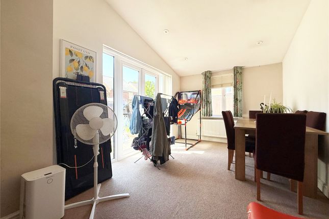 16, Forester Close, Ipswich photo 4