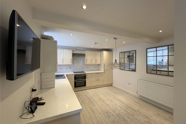 8 Antelope Place,, Priestlands Lane, Dorset photo 2