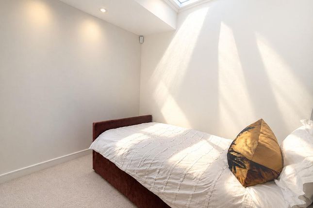 Carlos Place, London photo 5