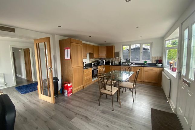 Mobile/park home for sale in The Owl, Lippitts Hill, Loughton