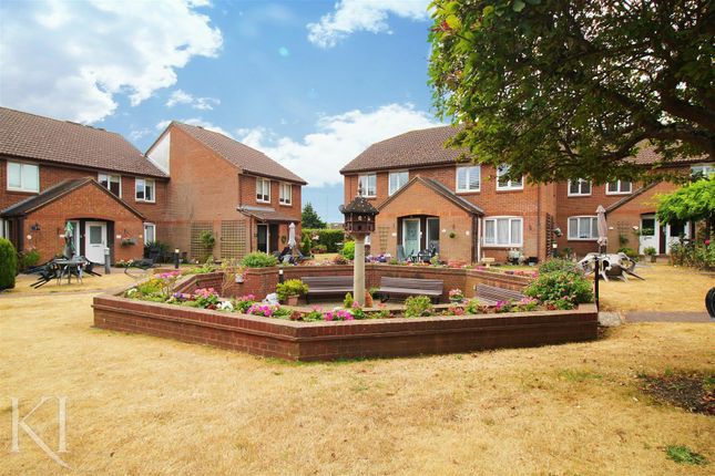 Flat for sale in Rosedale Way, Cheshunt, Waltham Cross