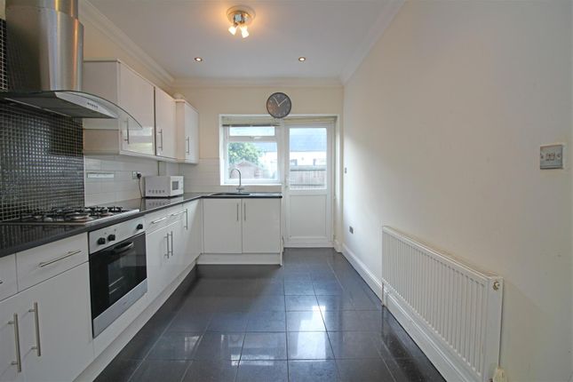 Thumbnail Property to rent in Bowdon Road, London