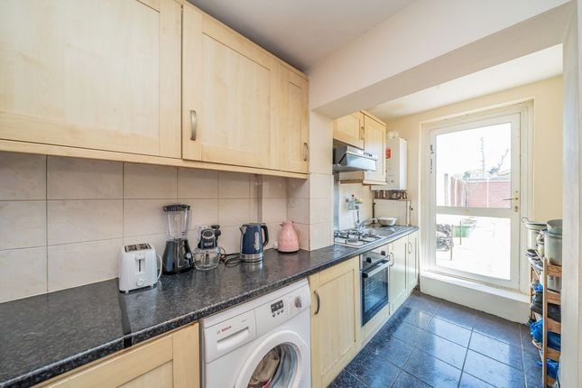 132, Hanworth Road, Hounslow photo 4
