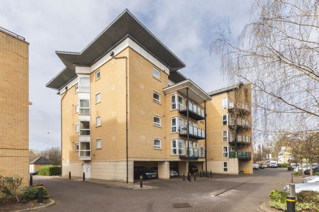 Thumbnail Flat to rent in Sparkes Close, Bromley
