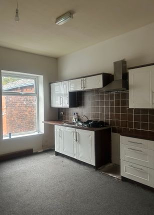 Thumbnail Flat to rent in Lees Road, Oldham