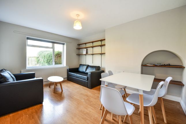 Room 2, 36, Wavell Way, Winchester photo 3
