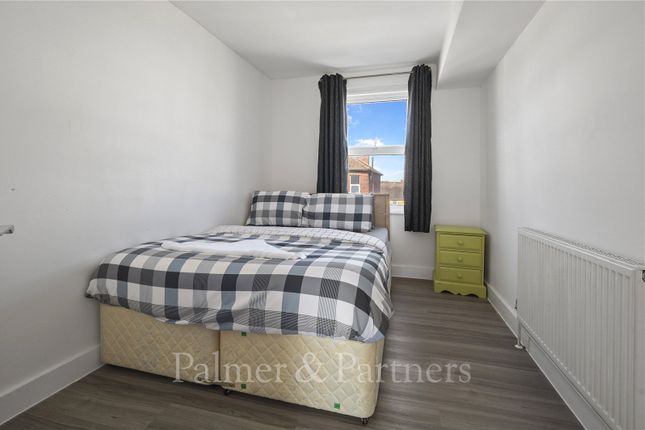 Flat 6, 9, Colne Road, Essex photo 5