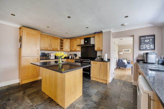 28, Field Park, Bracknell photo 3
