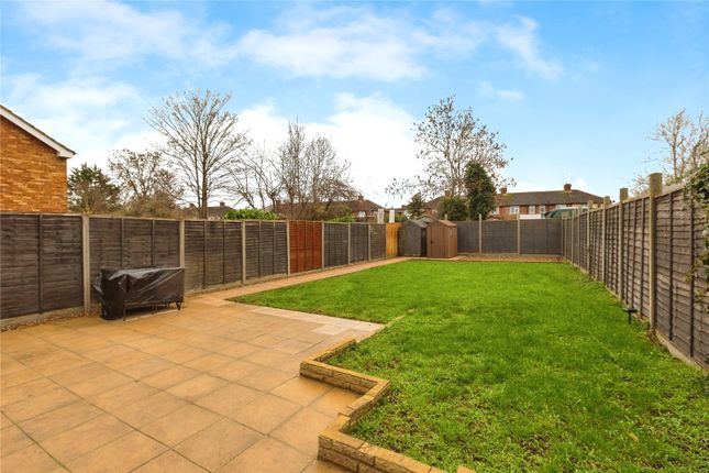 111, Priory Crescent, Buckinghamshire photo 2
