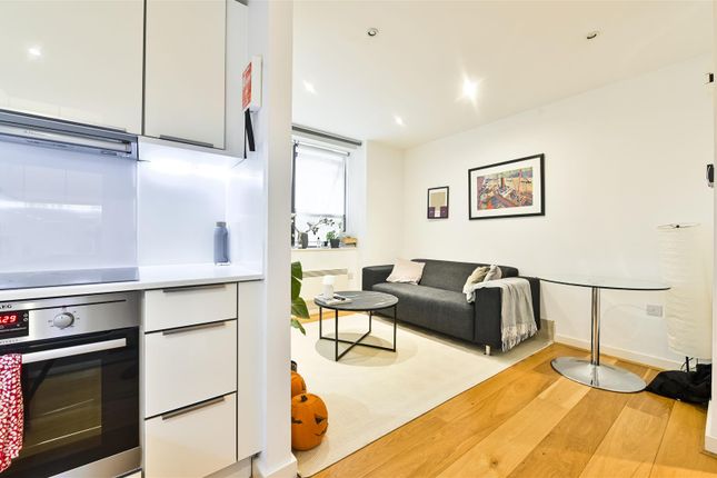 Flat 3, 4-7 Lombard Lane, London photo 3