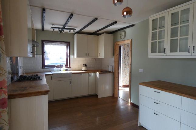 Kitchen 3.Jpg