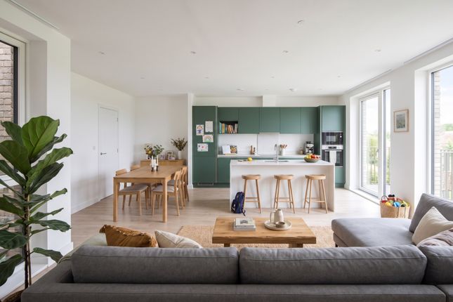 Beresford Avenue, London photo 2