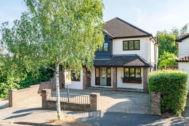 Thumbnail Detached house for sale in Luctons Avenue, Buckhurst Hill