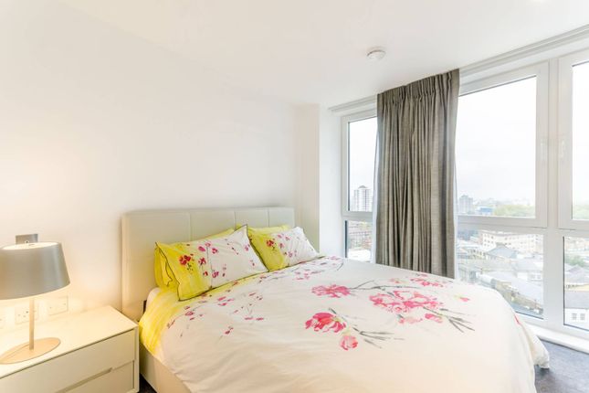 2-bed flat on Eagle Point, Old Street, £750,000