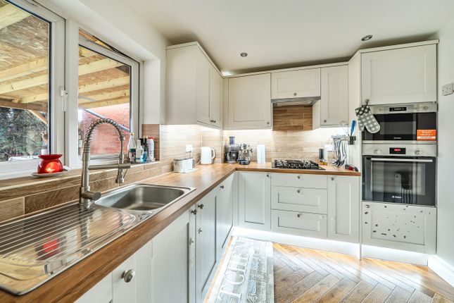 21, Hillcroft, Bedfordshire photo 2