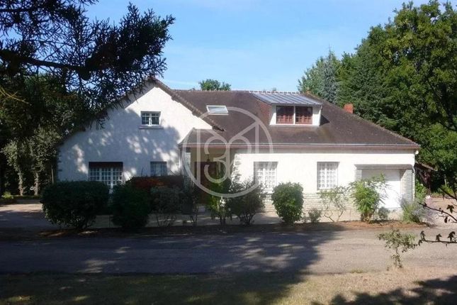 Property for sale in Chatellerault, 86100, France, Poitou-Charentes, Châtellerault, 86100, France