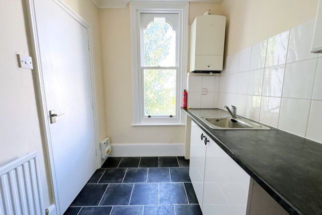 5 Saxonhurst, St Helens Road, Hastings photo 4
