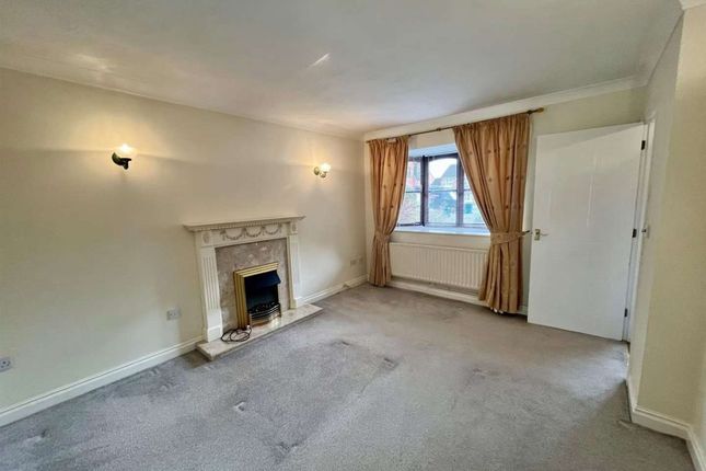 101 Manor Rise, Lichfield photo 2